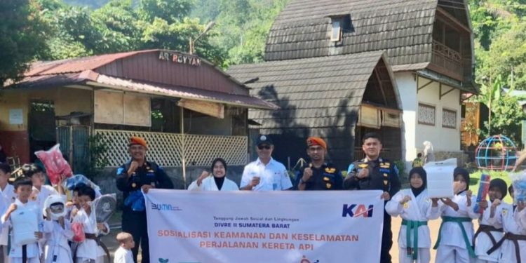 Tanamkan Budaya Selamat, KAI Divre II Sumbar Gelar “Sapa Sekolah dan Masjid/Musholla” di Sekitar Jalur KA