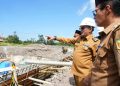 Bupati Eka Putra Pastikan Progres Pembangunan Sabo Dam Sungai Jambu Berjalan Sesuai Target