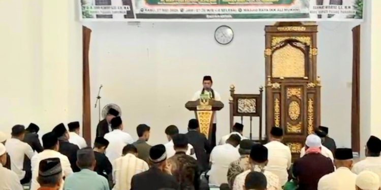 Salat Idul Adha di Parik Malintang, Bupati JKA Ajak Masyarakat Perkuat Semangat Pengorbanan dan Kepedulian Sosial
