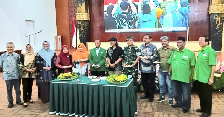 Unand Berpuisi Sukses Digelar; Memperingati 70 Tahun Unand dan 70 Tahun Penyair Syarifuddin Arifin