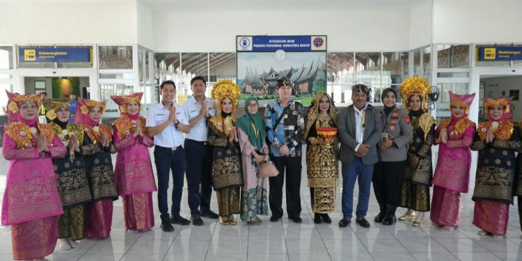 KAI Divre II Sumbar Sambut Delegasi dari 36 Negara pada International Minangkabau Literacy Festival 2026 di Stasiun BIM