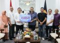 Walikota Pariaman Yota Balad Terima Bantuan Bank Nagari untuk Korban Kebakaran