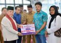 Bupati Agam Benni Warlis Serahkan Bantuan RTLH Tahun 2026 pada 14 Orang Penerima Manfaat