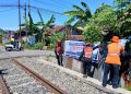 Antisipasi Risiko Kecelakaan Saat Libur Sekolah, KAI Divre II Sumbar Pasang Spanduk dan Gencarkan Sosialisasi di Perlintasan Sebidang