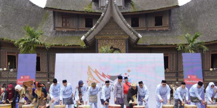 Gubernur Sumbar Membuka Secara Resmi Festival Minangkabau 2026 di Kabupaten Tanah