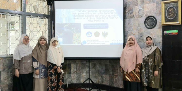 Tim PKM Jurusan Bahasa Inggris PNP Beri Pendampingan Peningkatan Kemampuan Impromptu Speech pada Karang Taruna Linggarjati Lubeg
