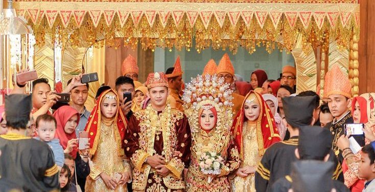 Demi Estetika Konten: Ketika Ritual Sakral Pernikahan Minang Direduksi Menjadi Jasa WO