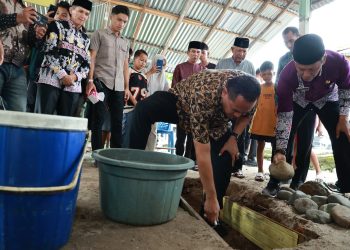 Walikota Pariaman Yota Balad Lakukan Peletakan Batu Pertama Pembangunan 2 Unit RTLH