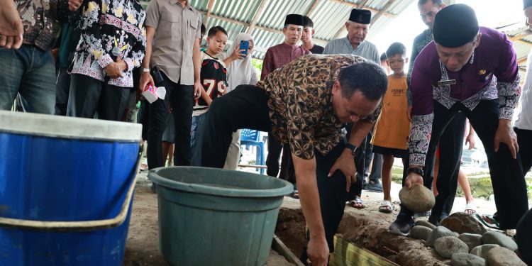 Walikota Pariaman Yota Balad Lakukan Peletakan Batu Pertama Pembangunan 2 Unit RTLH