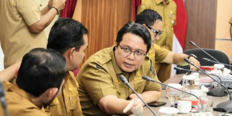 Ikuti Rakor dengan Pemprov Sumbar, Wabup Tanah Datar Tegaskan Siap Sukseskan Berbagai Program Pemerintah Pusat