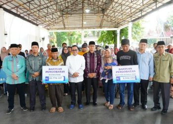 Bupati Tanah Datar Salurkan Bansos Rp245,3 Juta untuk 47 Pasien Rumah Sakit