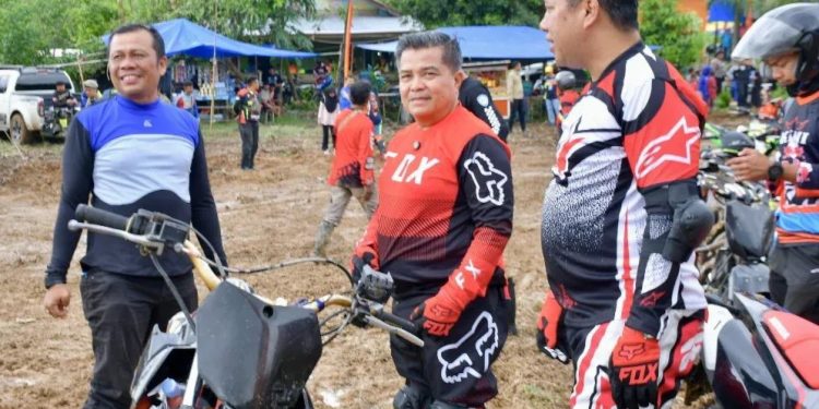 Bupati Agam Benni Warlis Jajal Motor Trail di Event Trabas Extreme Gunung Silayang