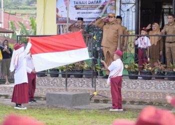 Hari Pertama Masuk Sekolah, Wabup Ahmad Fadly Jadi Irup di UPT SDN 09 Payalaian X Koto