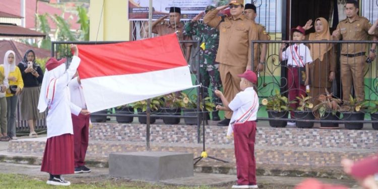 Hari Pertama Masuk Sekolah, Wabup Ahmad Fadly Jadi Irup di UPT SDN 09 Payalaian X Koto