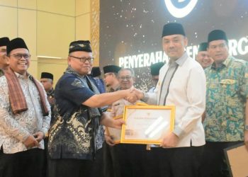Dukung Pelaksanaan Haji Secara Paripurna, Pemkab Agam Terima Penghargaan Menteri Haji dan Umrah RI