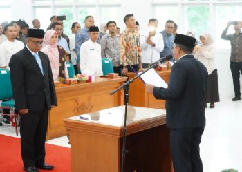 Bupati Tanah Datar Eka Putra Lantik Inoki Ulma Tiara sebagai Direktur Perumda Air Minum Tirta Alami 2026–2031