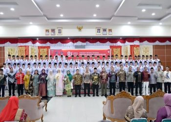 Kepada Paskibraka Bupati Agam Benni Warlis Ingatkan Pentingnya Meneladani Perjuangan Para Pahlawan
