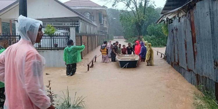 Hujan dengan Intensitas Tinggi Mengakibatkan Banjir di Sejumlah Wilayah di Kota Padang