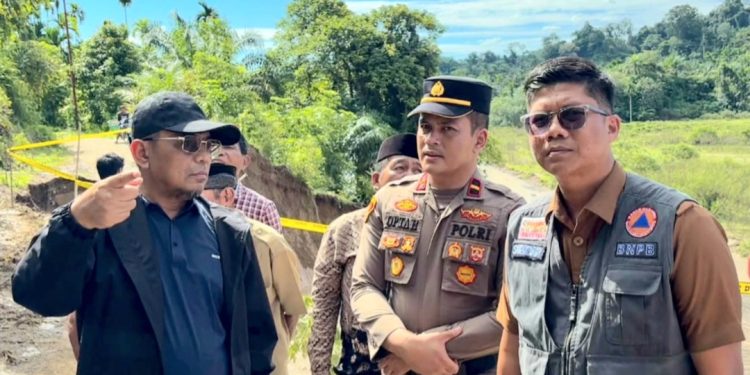 Pemkab Padang Pariaman Bergerak Cepat Tangani Longsor di Aur Malintang, Pj Sekda dan Anggota DPR RI Sepakati Pembukaan Trase Jalan Baru