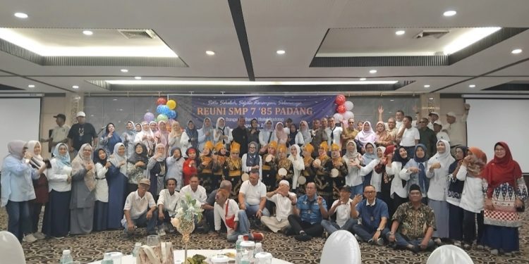 Setelah 41 Tahun Tamat Sekolah, “Reuni SMP 7 ’85 Padang” Berlangsung Meriah