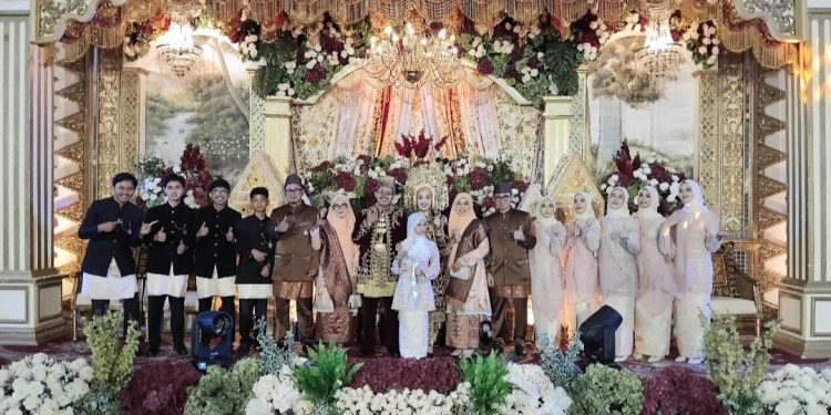 Rektor Unand Efa Yonnedi Baralek Gadang, Ribuan Tamu dan Undangan Beri Doa & Restu untuk Bagas dan Izzati