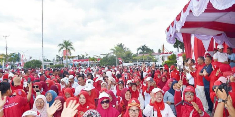 Ribuan Masyarakat Pariaman Antusias Ikuti Minggu Bebas Emisi dan Jalan Sehat