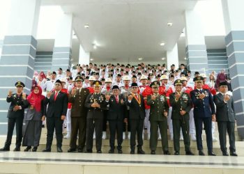 Kukuhkan 65 Anggota Paskibraka, Bupati Eka Putra: Jalankan Tugas dengan Disiplin dan Penuh Tanggungjawab