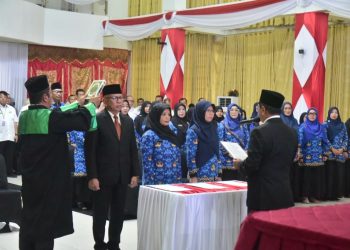 Lantik Pejabat Pimpinan Tinggi Pratama, Fungsional dan Kepala Sekolah, Bupati JKA: Buktikan Kinerja dan Hadirkan Perubahan Nyata