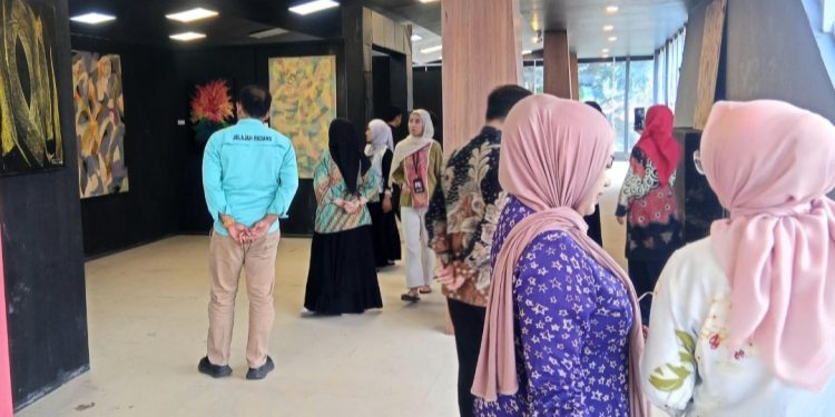 16 Karya Drawing Sold Out di Pameran Abstrak Kemerdekaan Youth Center Padang