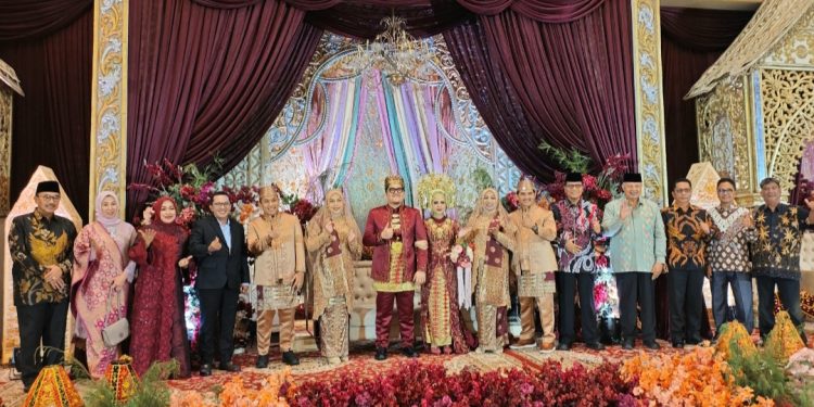 Irfendi Arbi: Alumni Ikut Berbahagia dengan Pernikahan Anak Sekjend DPP IKA Unand Gusti Candra