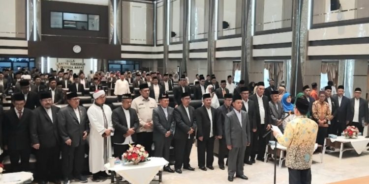 Sekjend MUI Pusat Amirsyah Tambunan Kukuhkan Pengurus MUI Sumbar Masa Khidmat 2026-2031, Gusrizal Gazahar: SK MUI Pusat Tidak Ada Persoalan