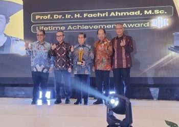 Dies Natalis ke-70 Unand; “Malam Anugerah Universitas Andalas” Berlangsung Meriah