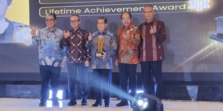 Dies Natalis ke-70 Unand; “Malam Anugerah Universitas Andalas” Berlangsung Meriah