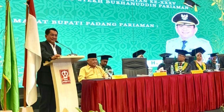 Hadiri Wisuda STIT Syekh Burhanuddin Pariaman, Bupati JKA: Jangan Berhenti Belajar, Persaingan di Era Digital Butuh Individu Berkualitas