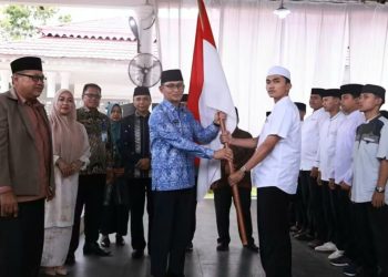 51 Santri Tanah Datar Dilepas ke Timur Tengah, Bawa Pesan Pergi Mengejar Mimpi dan Kembali Mengabdi