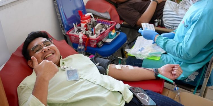 Jelang HUT ke-81 KAI, Divre II Sumbar Kumpulkan 38 Kantong Darah dari Aksi Donor di Stasiun Padang