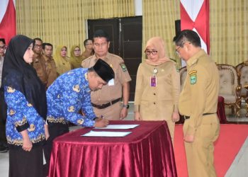 Lantik Pejabat Administrator dan Pengawas, Bupati JKA Tekankan Kerja Ikhlas dan Tingkatkan Pelayanan