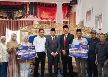 Warga Terdampak Bencana di Tanah Datar Terima DTH Tahap Pertama