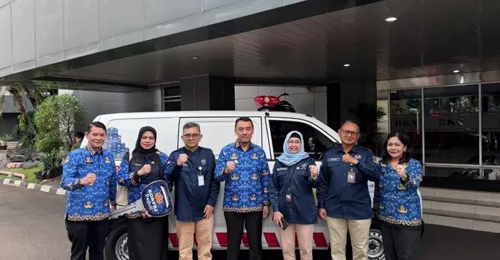 Dukung Pelayanan Kesehatan Pascabencana di Agam, Korpri Nasional Serahkan Satu Unit Ambulans