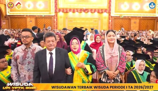 Ketua Dekranasda Kabupaten Dharmasraya Rafnelly Rafki Diwisuda Doktor di UPI “YPTK” dengan IPK 4.0 (Sempurna)