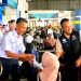Semarak Hari Jadi ke-81 Provinsi Sumbar, KAI Divre II Sumbar bersama Dishub Sumbar Sapa dan Apresiasi Pelanggan di Stasiun Padang