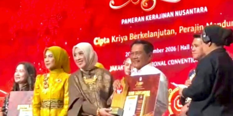 Raih Tiga Penghargaan di KriyaNusa 2026, Sulam Kapalo Samek Padang Pariaman Siap Mendunia