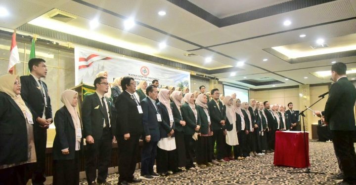 Hadiri Pelantikan Pengurus IDI Padang Pariaman Periode 2026-2029, Bupati JKA: Dokter Harus Hadir dan Dekat dengan Masyarakat