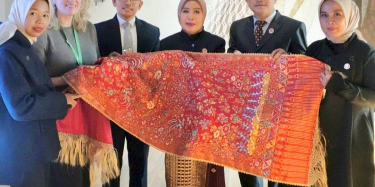 Menjadi Bagian dari Koleksi Wereld Museum Rotterdam, Sulam Kapalo Samek Makin Mendunia