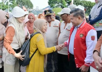 Bupati Benni Warlis Ikut Jalan Santai Sahabat Haji Kabupaten Agam