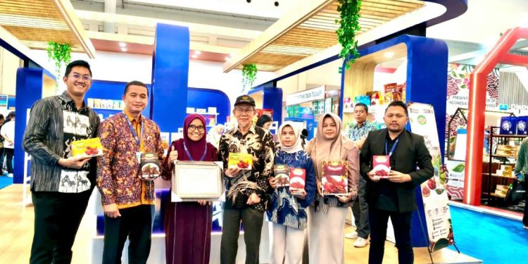 UMK Mitra Binaan KAI Divre II Sumbar Siti Nurbaya Foord Raih Terbaik II Indonesia Halal Industry Awards 2026