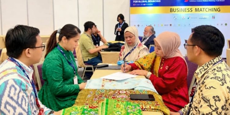 Tampil di Ajang TEI 2026, Sulaman Kapalo Samek Padang Pariaman Raih Kontrak Produksi USD22.000