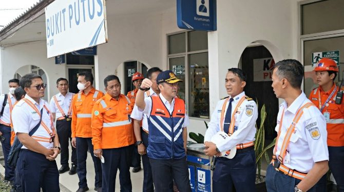 Dikunjungi Direktur Operasi, Infrastruktur dan Keselamatan Area 2 KAI, Divre II Sumbar Perkuat Keselamatan dan Peran Kereta Api Bagi Ekonomi Daerah